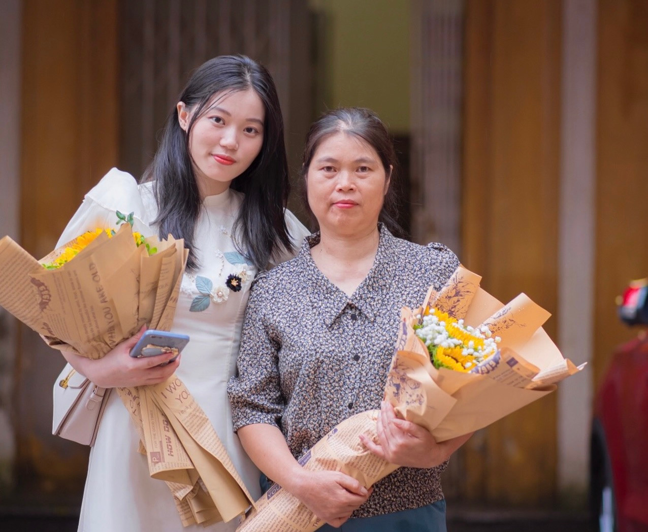 Xuất thân trong gia đình có nhiều anh chị em, từ bé cô gái dân tộc Giáy luôn mơ ước một cuộc sống tốt hơn. Xuất thân trong gia đình có nhiều anh chị em, từ bé cô gái dân tộc Giáy luôn mơ ước một cuộc sống tốt hơn.