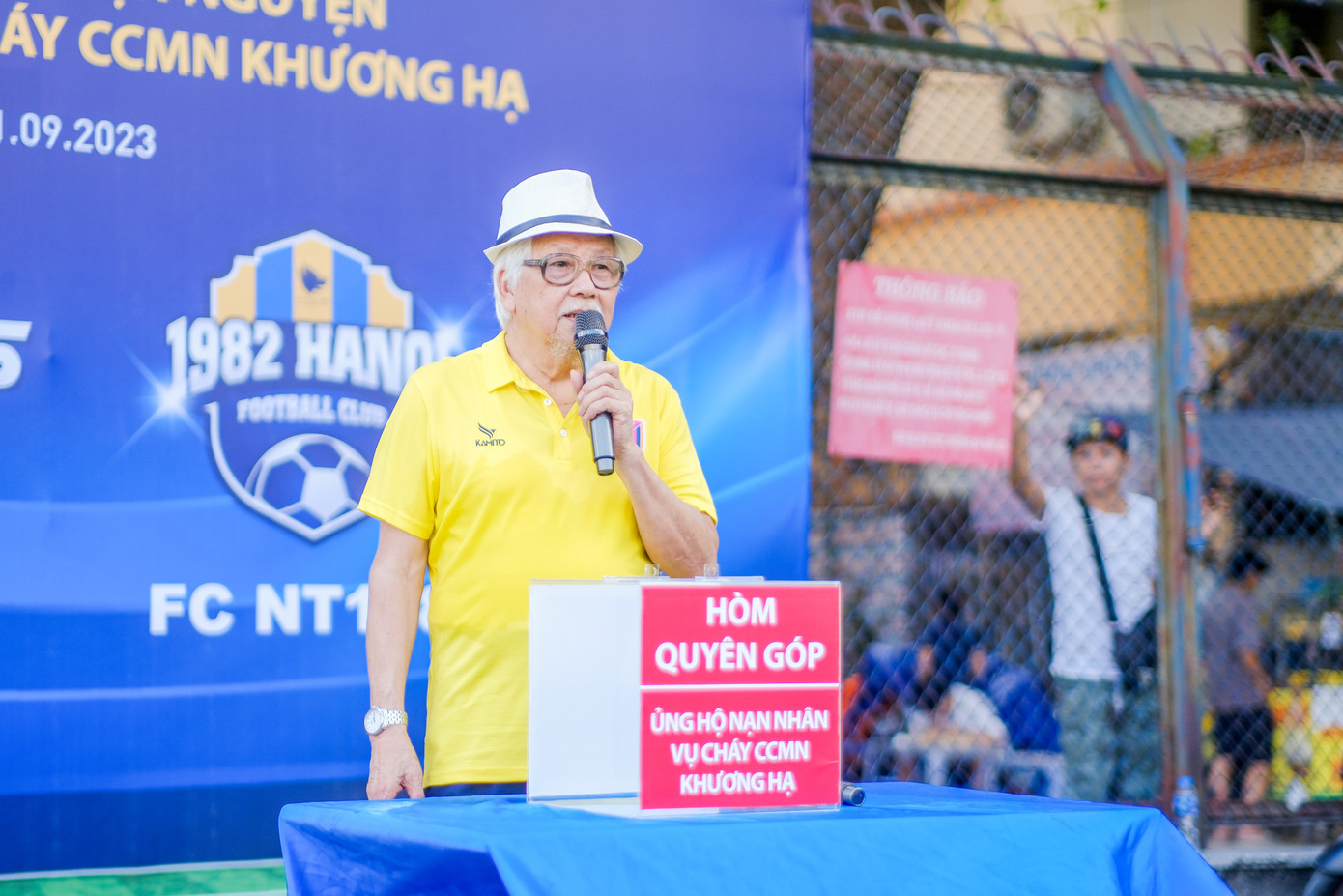 NSƯT Đức Trung: “Chúng tôi mong muốn đóng góp một phần nhỏ bé để giúp những người ở lại nguôi ngoai nỗi đau.” NSƯT Đức Trung: “Chúng tôi mong muốn đóng góp một phần nhỏ bé để giúp những người ở lại nguôi ngoai nỗi đau.”