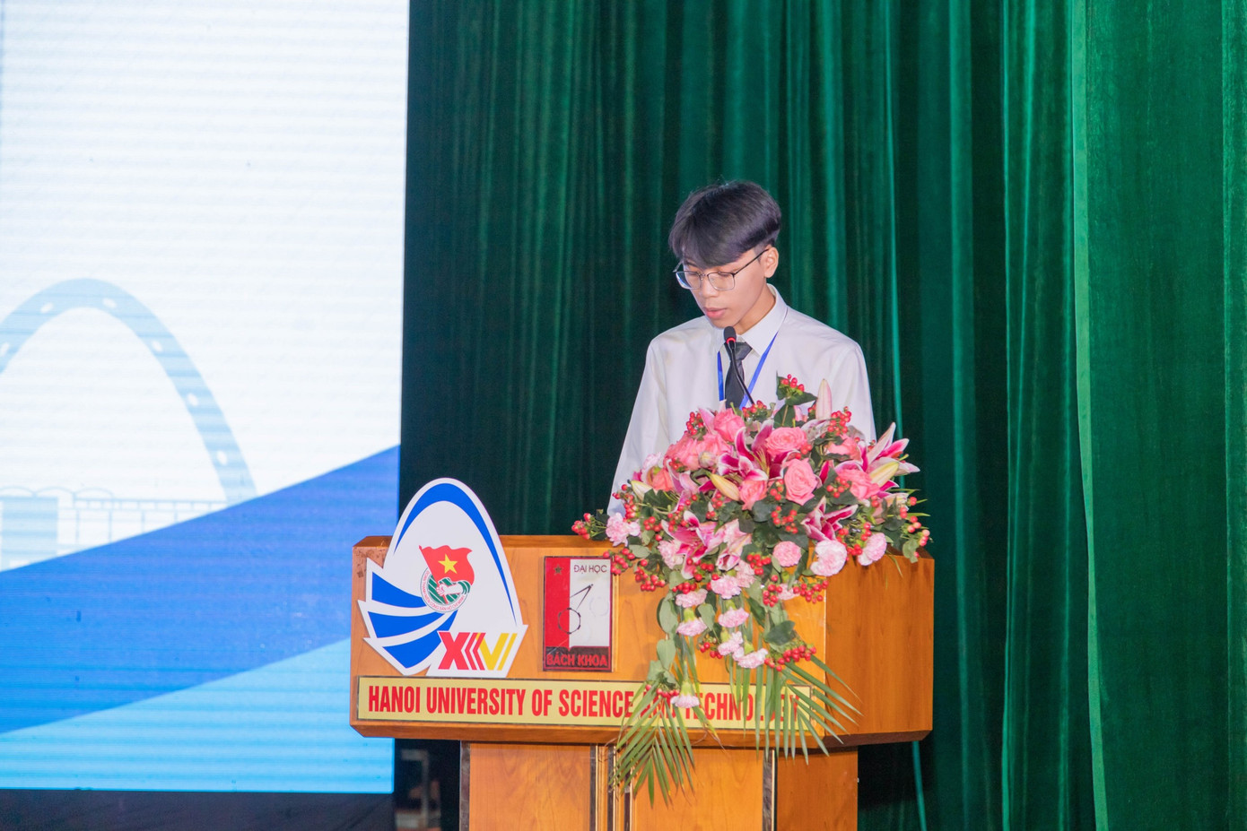 Hùng trình bày tham luận tại Đại hội Đại biểu Đoàn TNCS Hồ Chí Minh Đại học Bách khoa Hà Nội năm 2023. Hùng trình bày tham luận tại Đại hội Đại biểu Đoàn TNCS Hồ Chí Minh Đại học Bách khoa Hà Nội năm 2023.