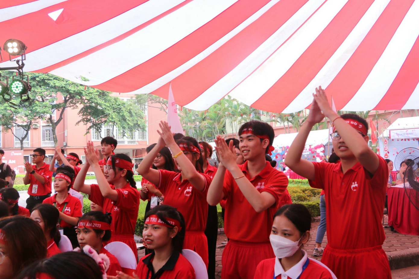 Năng nổ và cháy hết mình với ngọn lửa nhiệt huyết sức trẻ trong các hoạt động của đội.