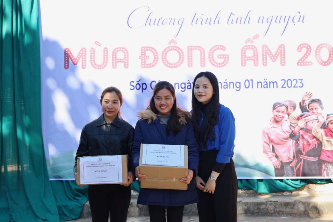 Thu Hằng tham gia chương trình “Mùa đông ấm 2023” tại Sơn La do Đoàn Thanh niên - Hội Sinh viên ULIS tổ chức. Thu Hằng tham gia chương trình “Mùa đông ấm 2023” tại Sơn La do Đoàn Thanh niên - Hội Sinh viên ULIS tổ chức.