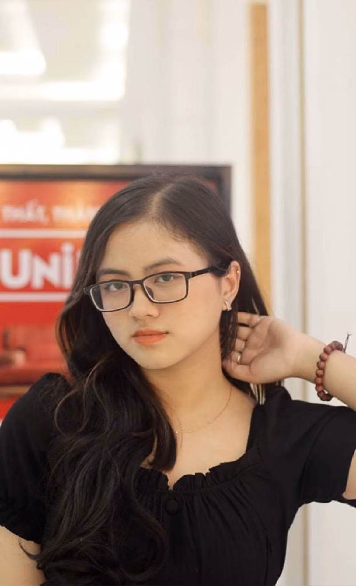 Khánh Huyền (Đại học Kinh tế Quốc dân). Khánh Huyền (Đại học Kinh tế Quốc dân).
