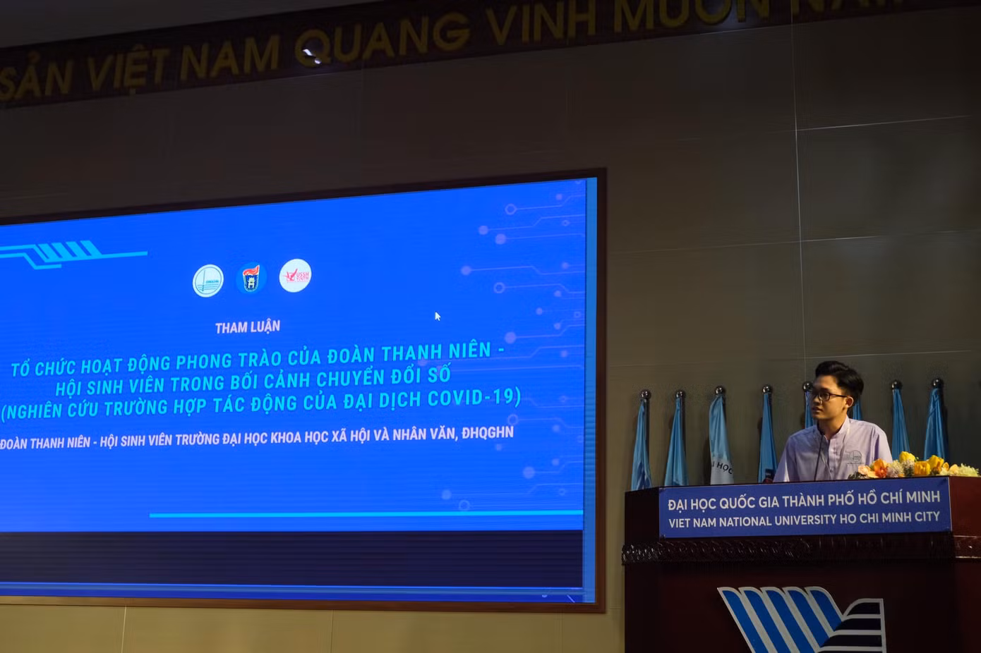 Kim Tùng tham luận tại Hội nghị. Kim Tùng tham luận tại Hội nghị.