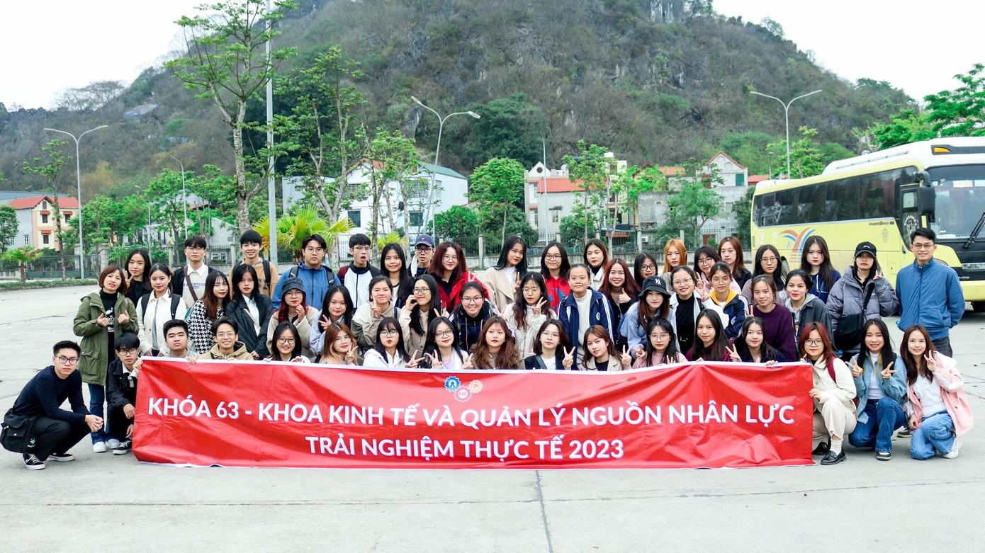 Chuyến đi thực tế cùng tập thể lớp Quản trị nhân lực 63B. Chuyến đi thực tế cùng tập thể lớp Quản trị nhân lực 63B.