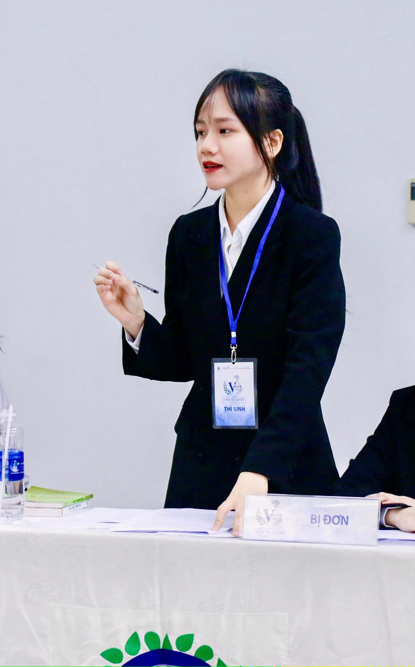 Tống Thị Phương tham gia cuộc thi Phiên tòa giả định cấp Quốc gia Vmoot.