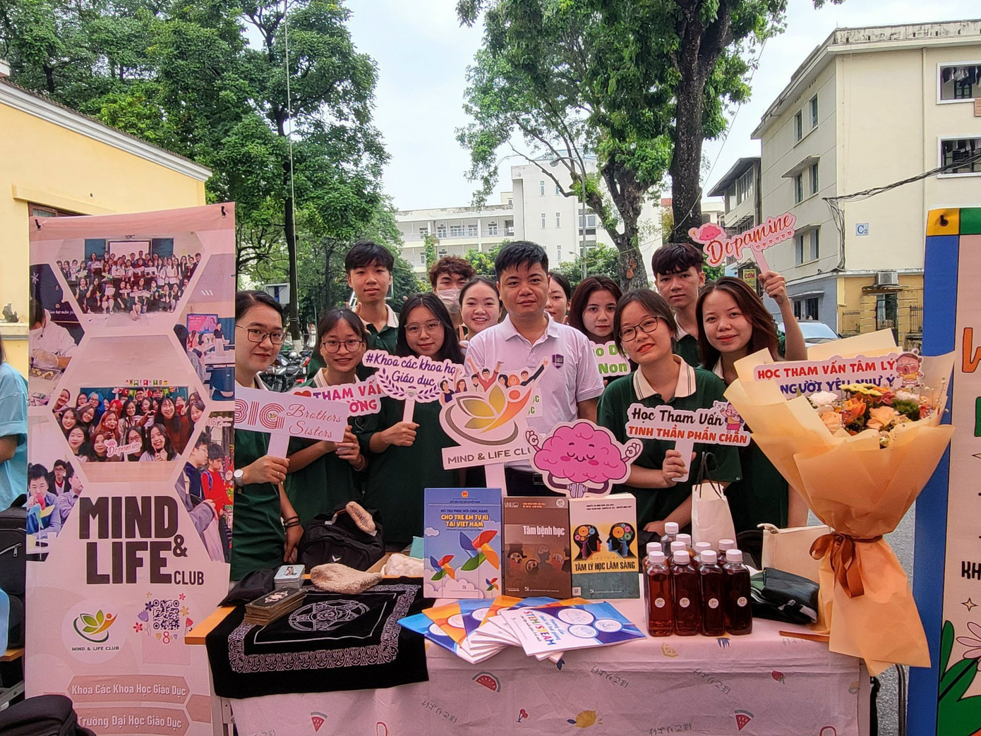 Chúng ta có thể thay đổi cuộc sống bằng cách thay đổi thái độ tinh thần của mình.