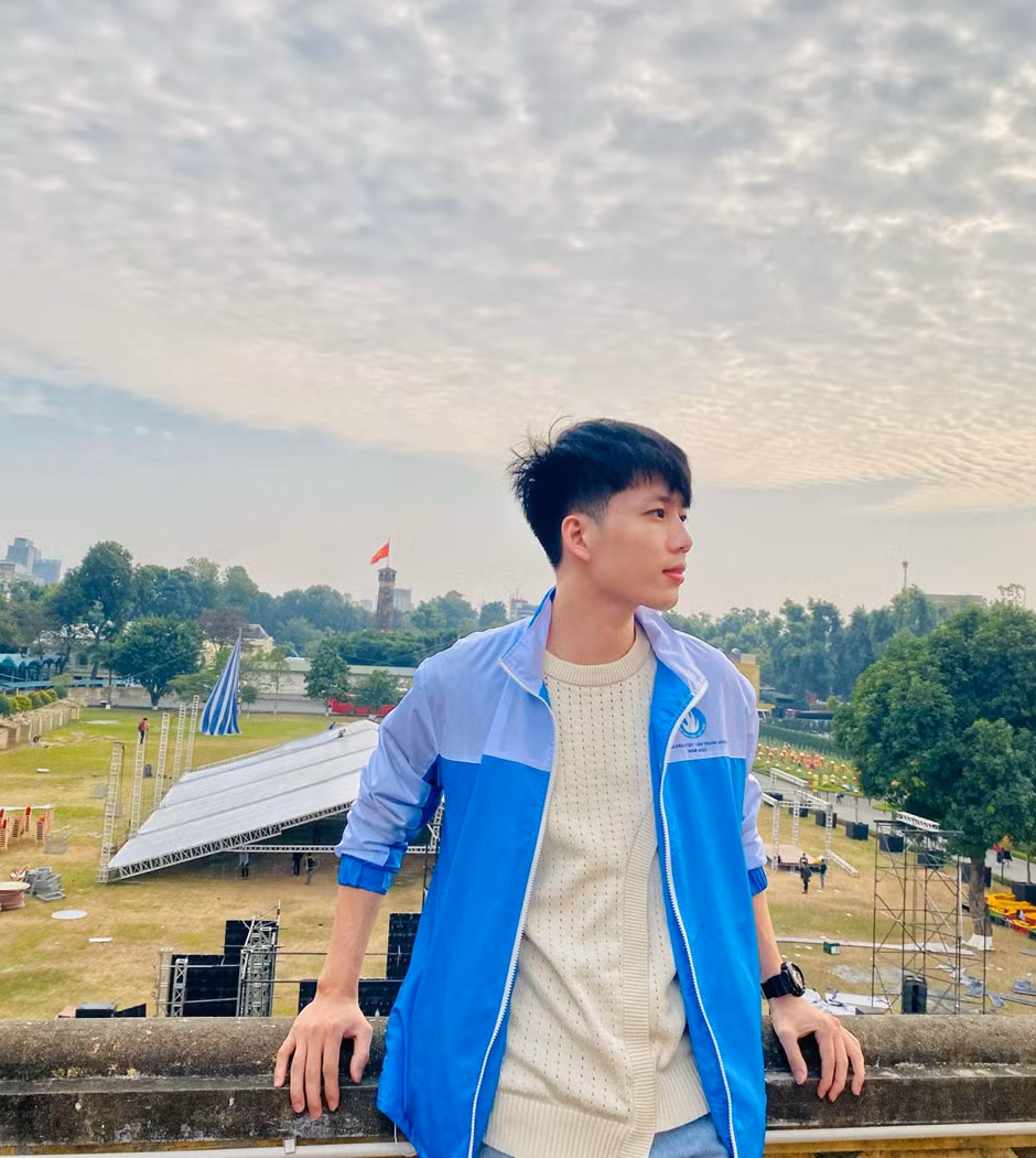 Tham gia hoạt động tham quan Hoàng Thành Thăng Long trong chuỗi hoạt động tuyên dương "Sinh viên 5 tốt" cấp Trung Ương 2022.