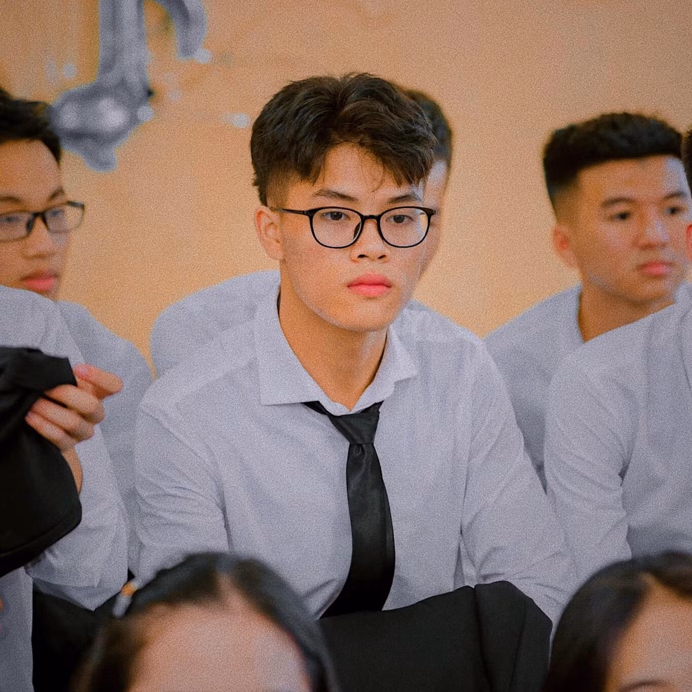 Nguyễn Văn Hiệp (21 tuổi, đến từ Bắc Ninh) là sinh viên năm 4 ngành Kinh tế quốc tế của Trường Đại học Ngoại thương. Nguyễn Văn Hiệp (21 tuổi, đến từ Bắc Ninh) là sinh viên năm 4 ngành Kinh tế quốc tế của Trường Đại học Ngoại thương.