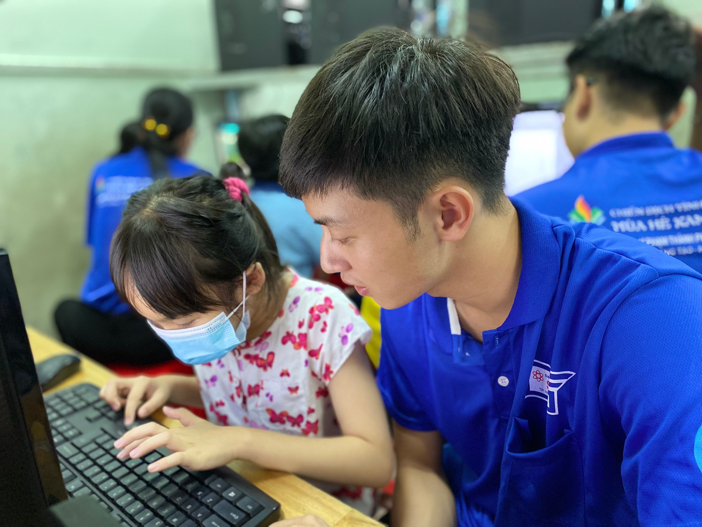 Thoại tham gia dạy Tin học trong chiến dịch Mùa hè xanh. Thoại tham gia dạy Tin học trong chiến dịch Mùa hè xanh.