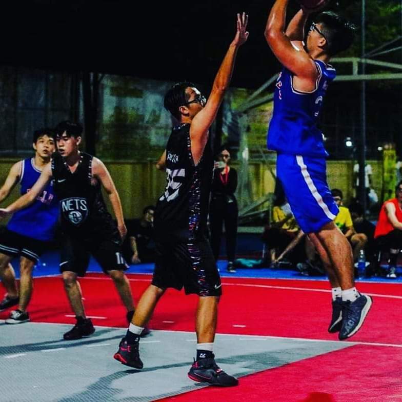 Chàng trai chăm chỉ tập luyện thể thao. Chàng trai chăm chỉ tập luyện thể thao.