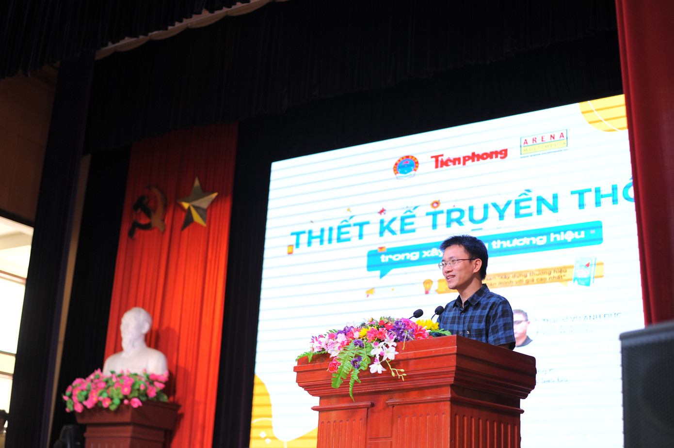 Nhà báo Nguyễn Tuấn Anh - Trưởng Ban Sinh viên - báo Tiền Phong phát biểu khai mạc chương trình.