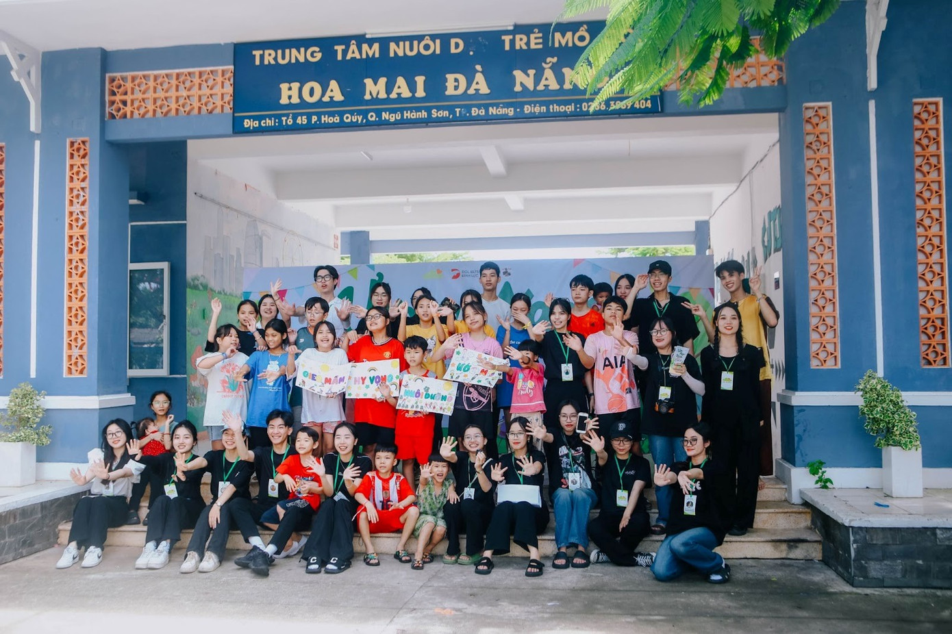 Nhóm sinh viên thực hiện dự án “Ước mơ xanh” tại Đà Nẵng.