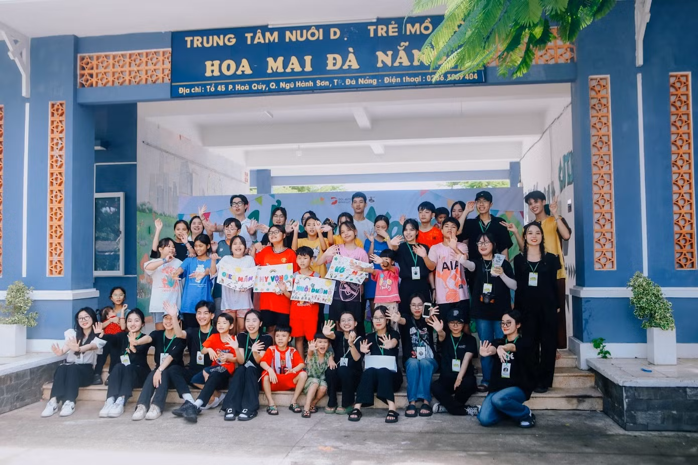 Nhóm sinh viên thực hiện dự án “Ước mơ xanh” tại Đà Nẵng.