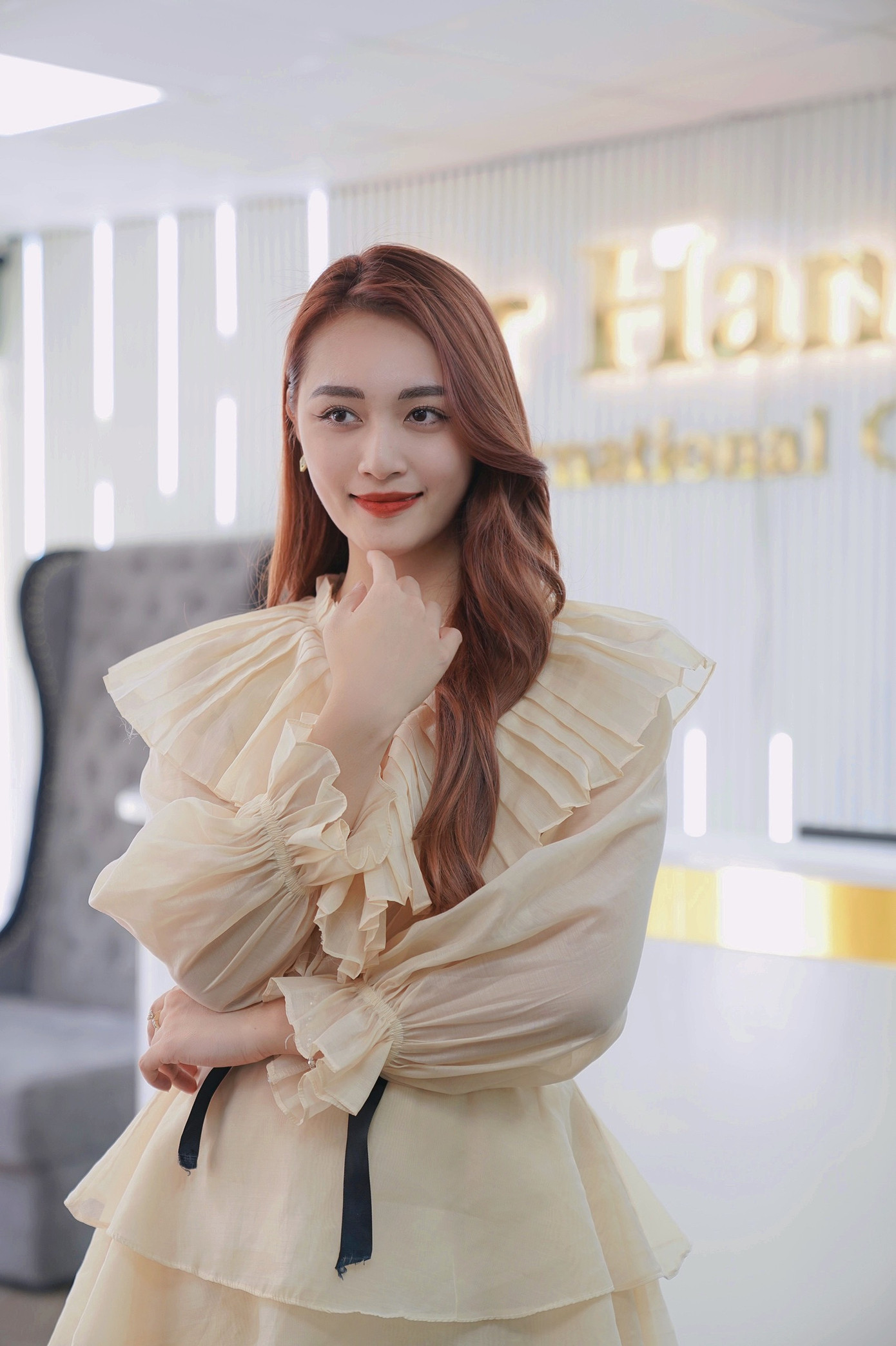 Hà Anh - sinh viên năm 4 chuyên ngành Diễn viên chính quy trường Sân khấu Điện ảnh Hà Nội. Hà Anh - sinh viên năm 4 chuyên ngành Diễn viên chính quy trường Sân khấu Điện ảnh Hà Nội.