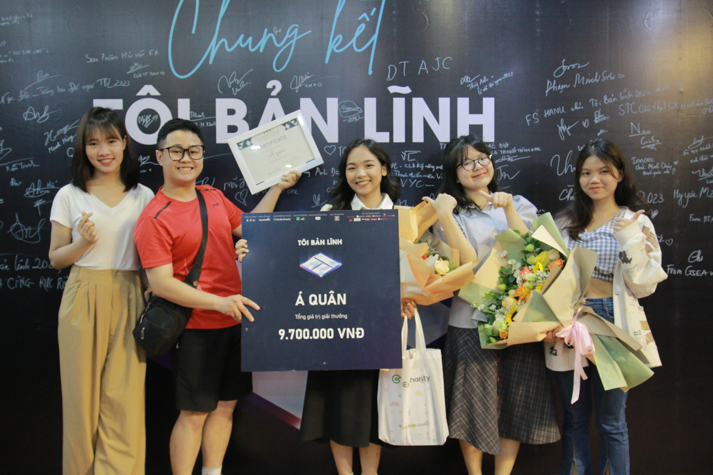 Thảo Vân (ở giữa) giữ vị trí Á quân tại Cuộc thi Tôi bản lĩnh 2023. Thảo Vân (ở giữa) giữ vị trí Á quân tại Cuộc thi Tôi bản lĩnh 2023.