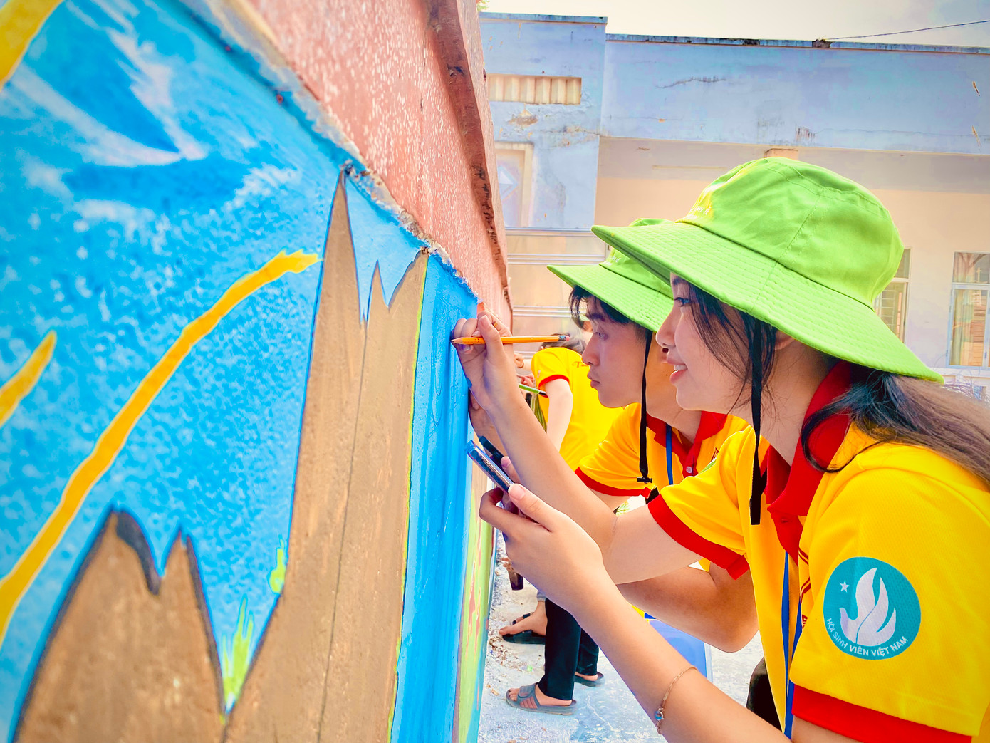Đoàn Hội tiếp thêm động lực phấn đấu cho cô gái tuổi 20. Đoàn Hội tiếp thêm động lực phấn đấu cho cô gái tuổi 20.