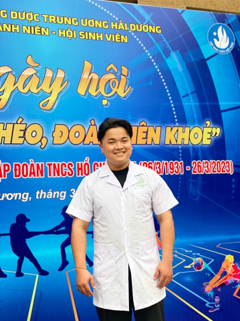 Phạm Quốc Anh (sinh năm 2003) - sinh viên năm thứ 2 của trường Cao đẳng Dược Trung ương Hải Dương. Phạm Quốc Anh (sinh năm 2003) - sinh viên năm thứ 2 của trường Cao đẳng Dược Trung ương Hải Dương.