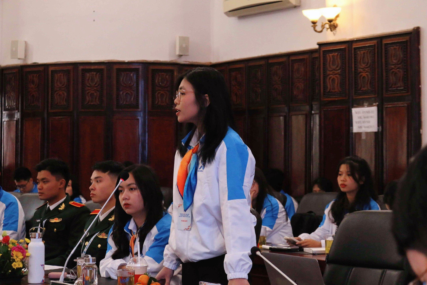 Các đại biểu đã sôi nổi phát biểu tham luận, tích cực tham gia đóng góp ý kiến.