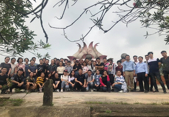 Các bạn sinh viên Chương trình tiên tiến trường Đại học Thủy lợi đi tham quan thực địa. Các bạn sinh viên Chương trình tiên tiến trường Đại học Thủy lợi đi tham quan thực địa.