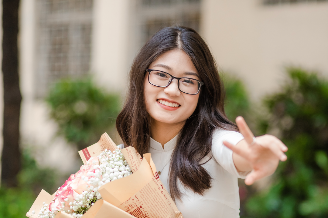 Hà Khanh trong bộ ảnh kỷ yếu tại Chuyên Sư Phạm.