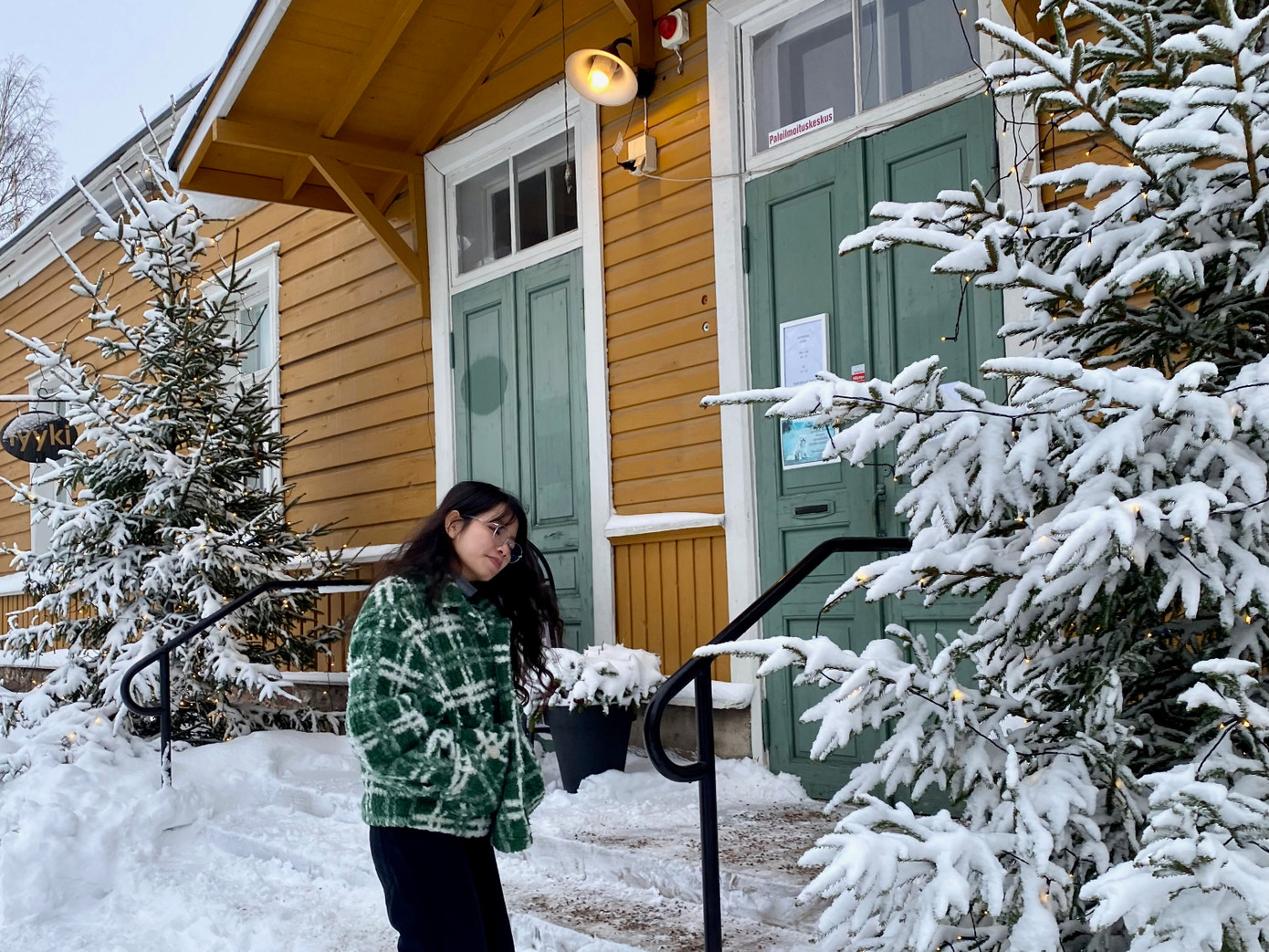 Minh Ngọc đi chơi vào một ngày tuyết dày tại Phần Lan.