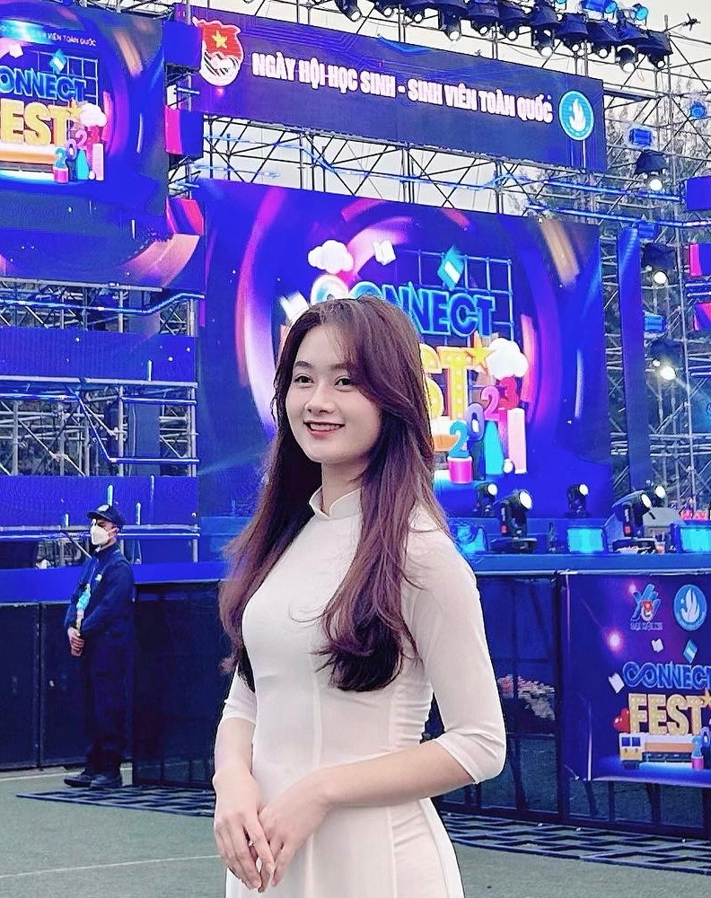 Nguyễn Thị Hiền (sinh năm 2000) đang là sinh viên Y5 Khoa Y học Cổ truyền, Trường Đại học Y dược Hải Phòng.