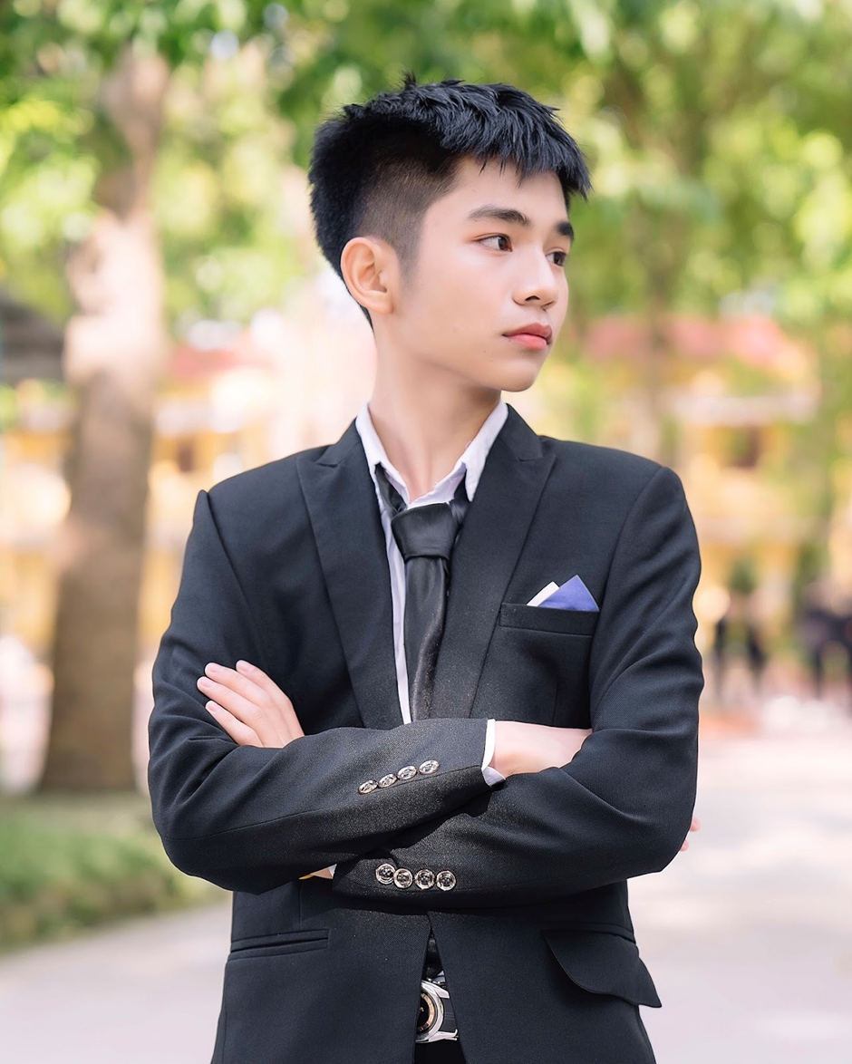 Cậu bạn được giáo viên chủ nhiệm nhận xét là một học sinh chăm ngoan, có mục tiêu, động cơ học tập tốt. (Ảnh NVCC) Cậu bạn được giáo viên chủ nhiệm nhận xét là một học sinh chăm ngoan, có mục tiêu, động cơ học tập tốt. (Ảnh NVCC)