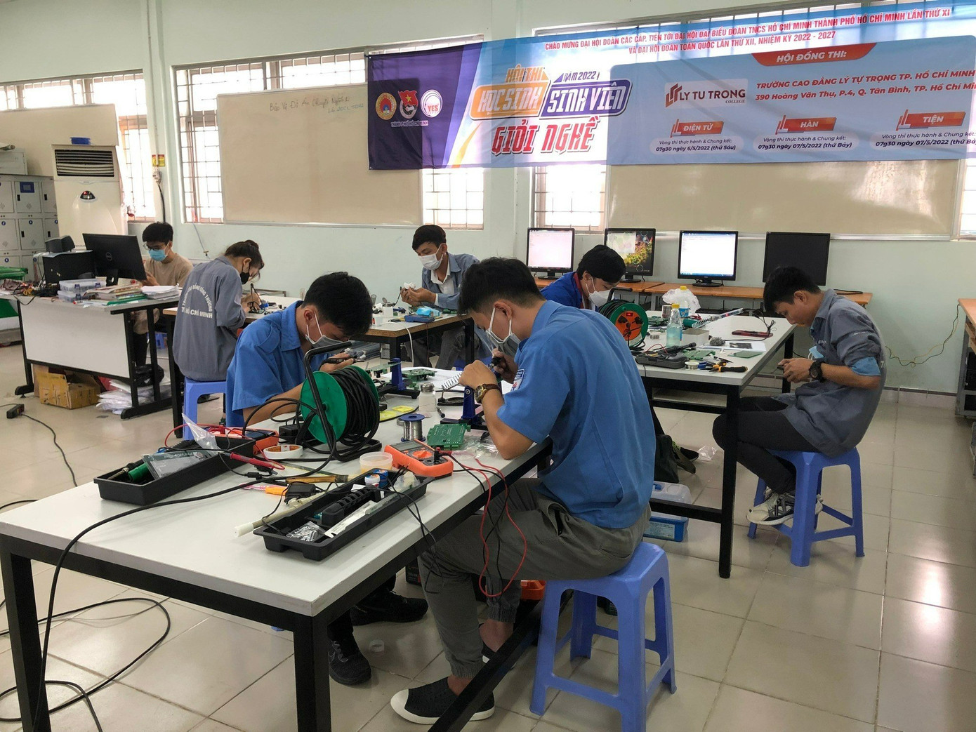 Tích cực tham gia các hoạt động nghiên cứu khoa học với mong muốn áp dụng những kiến thức trên giảng đường vào thực tiễn cuộc sống.