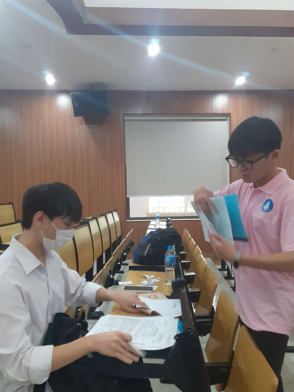 Duy Nam tham gia hỗ trợ nhập học cho tân sinh viên 2022.