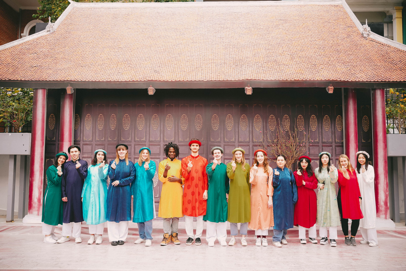 Trường ĐH Ngoại thương tổ chức chương trình "Tết sum vầy, Xuân bình an" cho các cán bộ, giảng viên, cựu giáo chức cùng sinh viên và sinh viên quốc tế đang học tập tại Nhà trường.