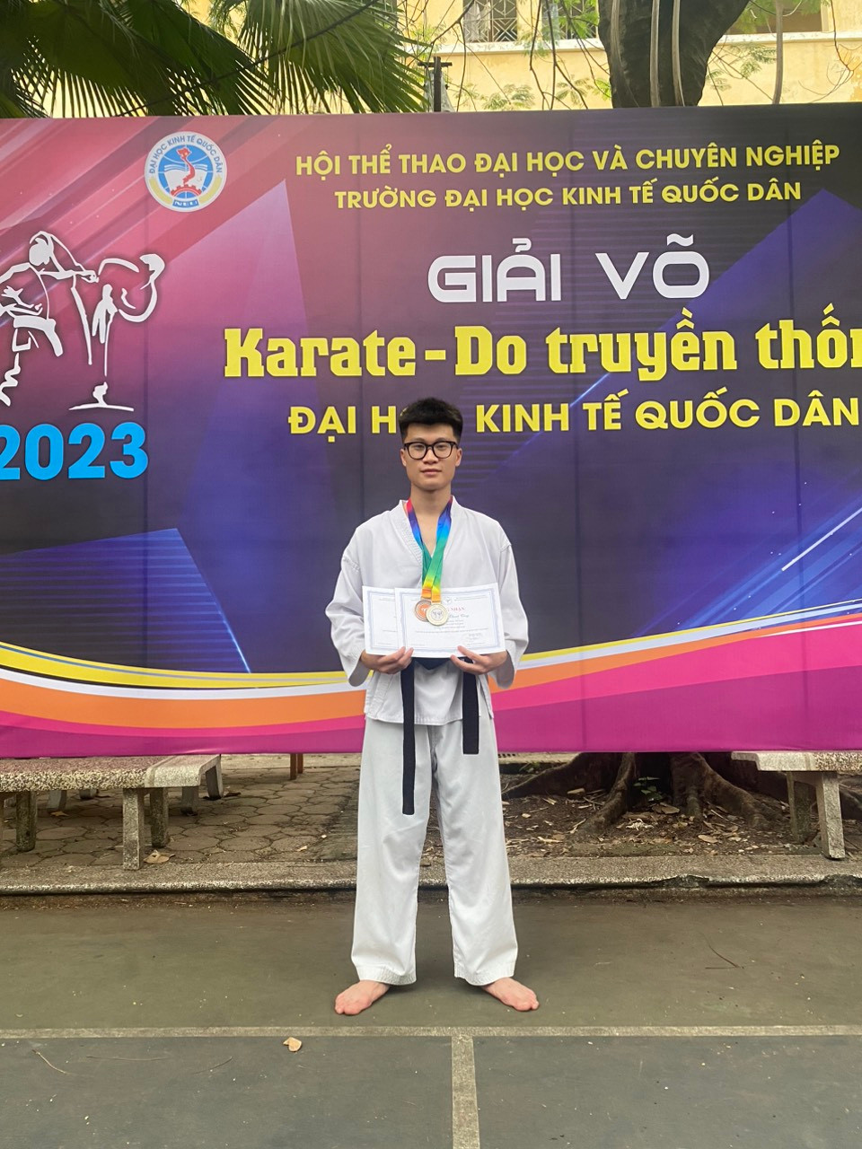 Thanh Tùng đạt đai đen bộ môn võ Karatedo.