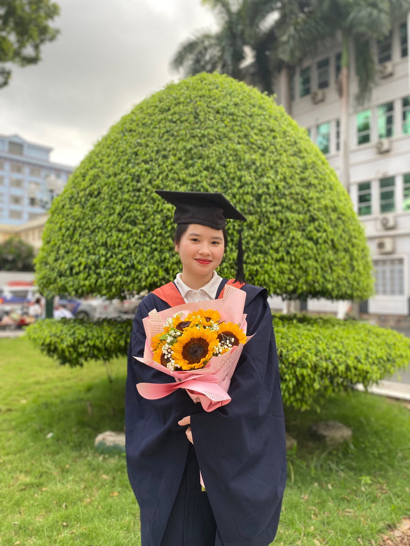 Nguyễn Bảo Châm (22 tuổi) quê Phú Thọ là tân cử nhân Học viện Báo chí và Tuyên truyền.