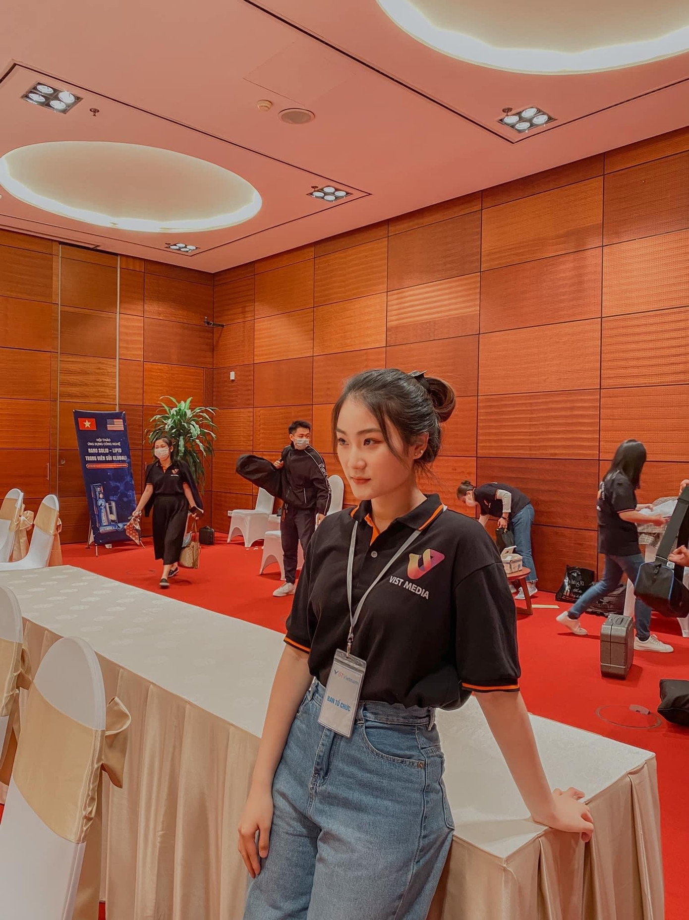 Thu Hoài còn rất may mắn khi có cơ hội được thực tập tại công ty truyền thông Vist Media.