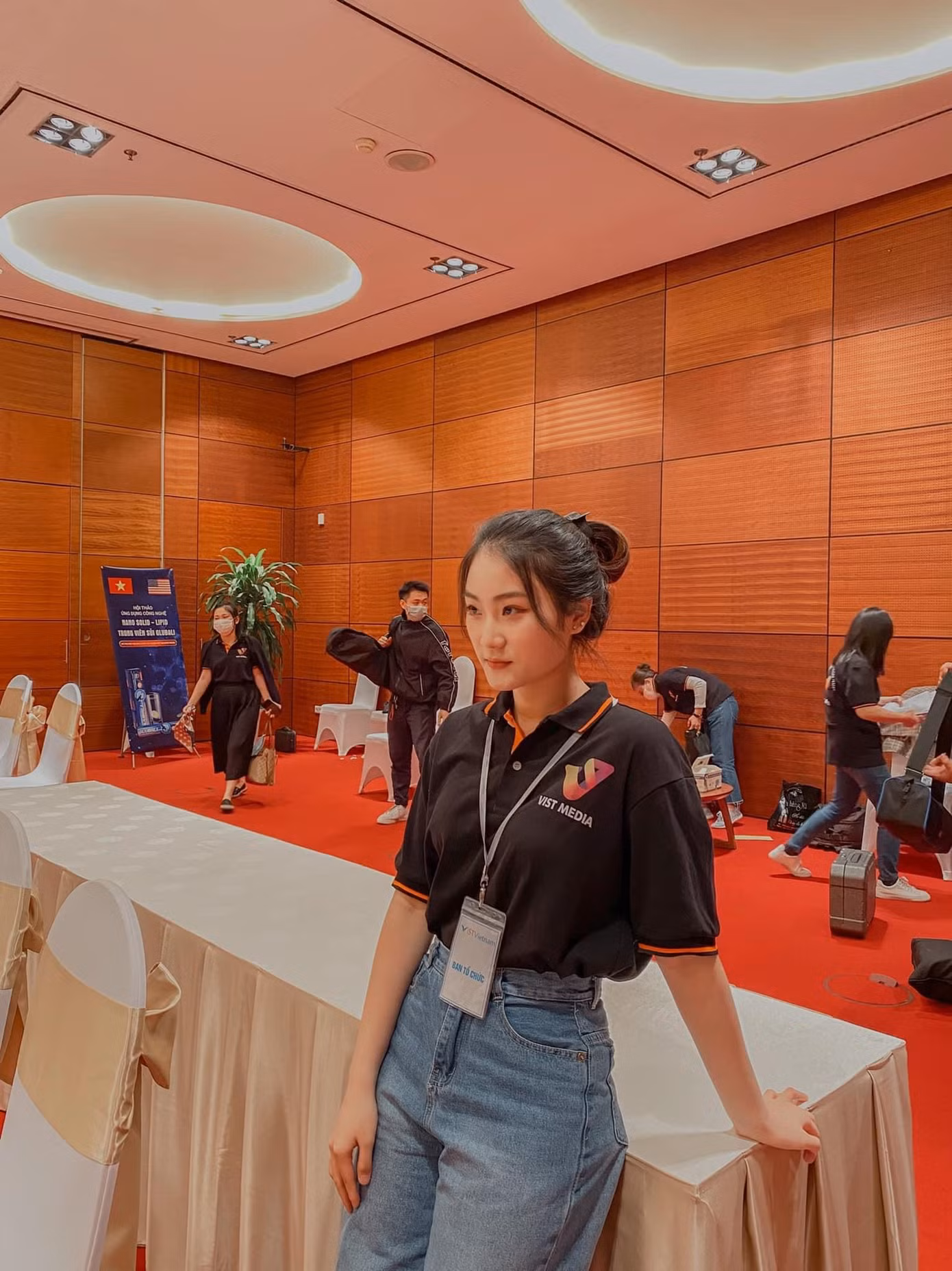 Thu Hoài còn rất may mắn khi có cơ hội được thực tập tại công ty truyền thông Vist Media.