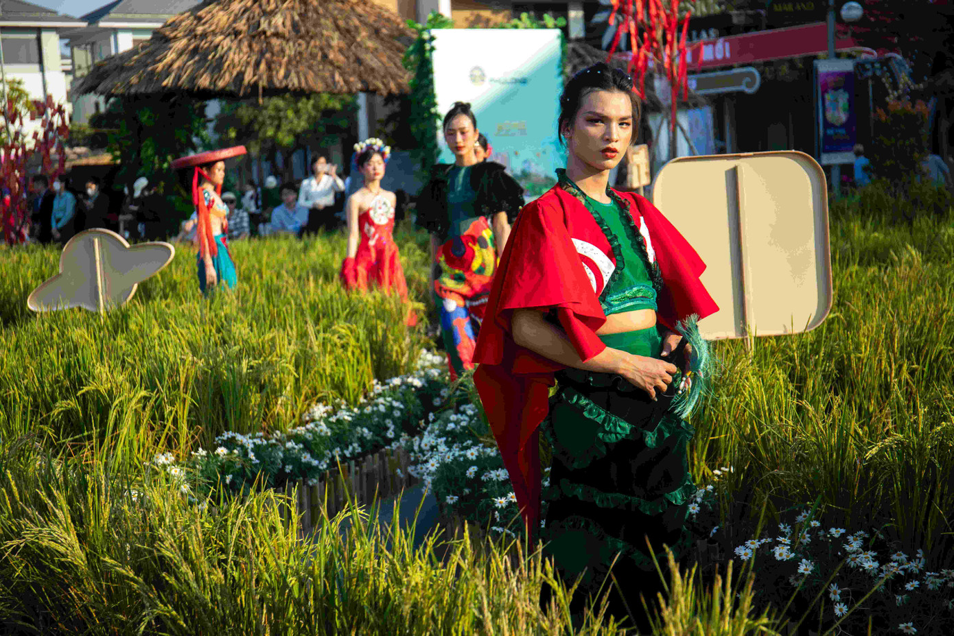 BST Lân của NTK Hoàng Thu Trang.