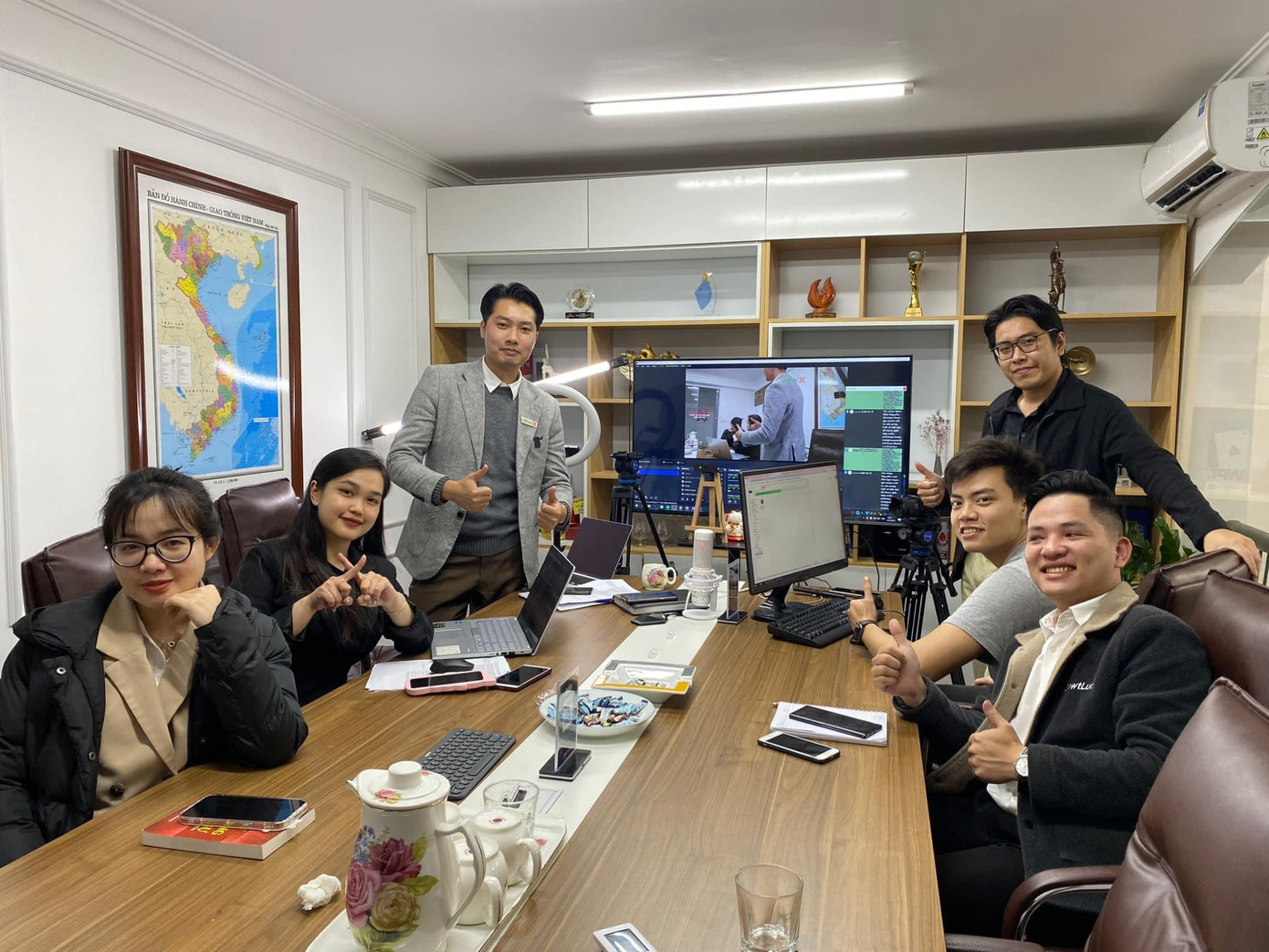 Ảnh tại công ty Luật.