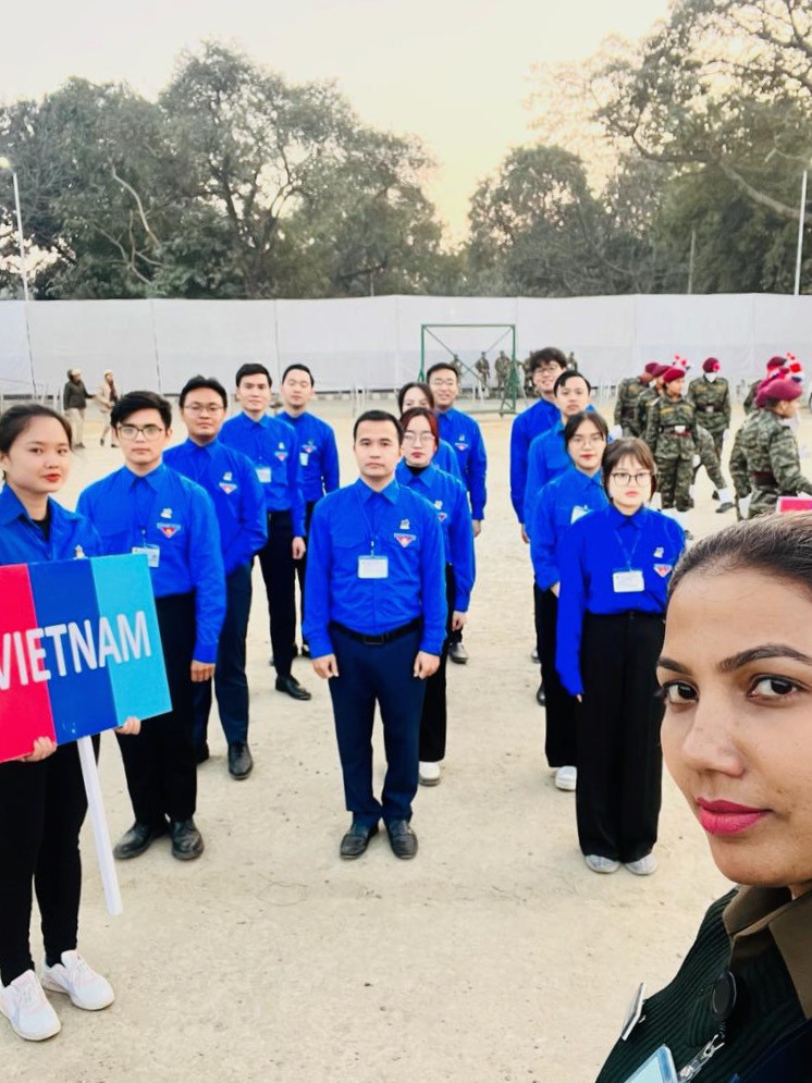 Đoàn đại biểu Việt Nam trước buổi diễu hành kỷ niệm 75 năm thành lập Tổng đội Thiếu sinh quân Ấn Độ, ngày 28/1/2023. Đoàn đại biểu Việt Nam trước buổi diễu hành kỷ niệm 75 năm thành lập Tổng đội Thiếu sinh quân Ấn Độ, ngày 28/1/2023.