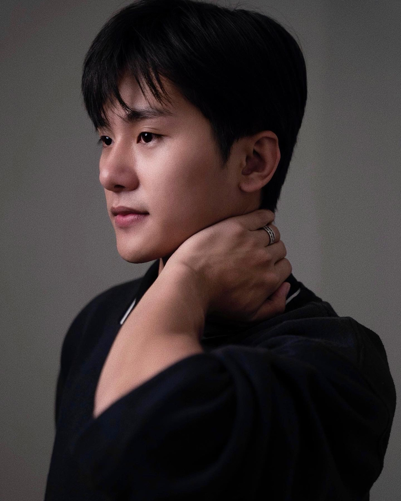 Lưu Phát (sinh năm 2002) hiện đang là sinh viên của trường Đại học Sân khấu – Điện ảnh Thành phố Hồ Chí Minh.