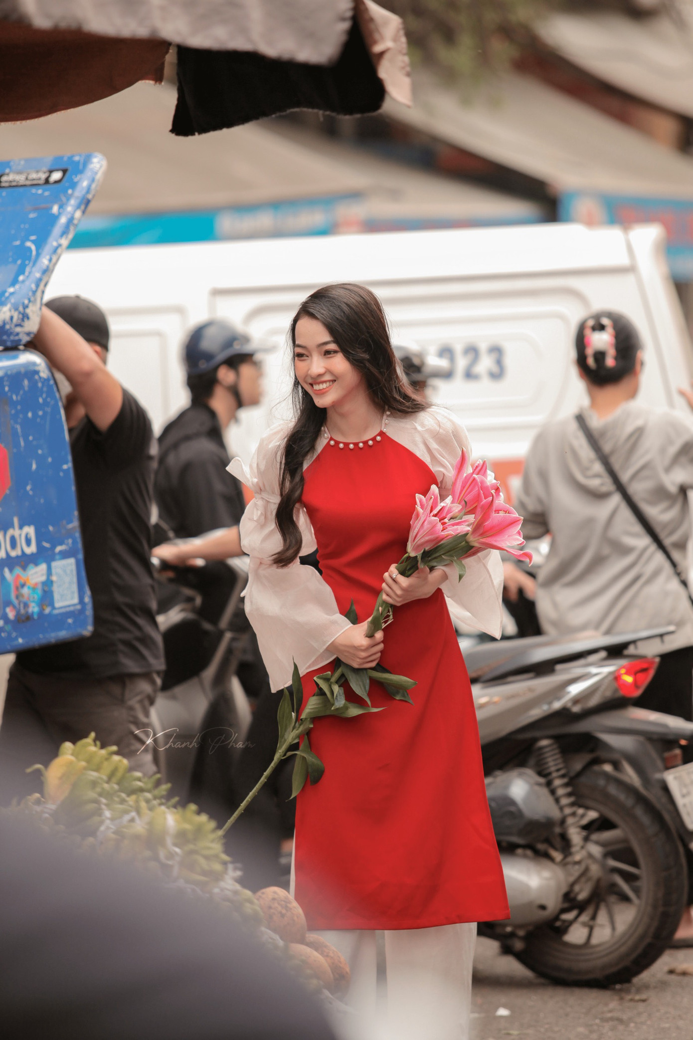 Là một người yêu cái đẹp, MC Ngọc Thụy luôn tự tay cắm những bình hoa rực rỡ sắc màu để đón Tết. Là một người yêu cái đẹp, MC Ngọc Thụy luôn tự tay cắm những bình hoa rực rỡ sắc màu để đón Tết.