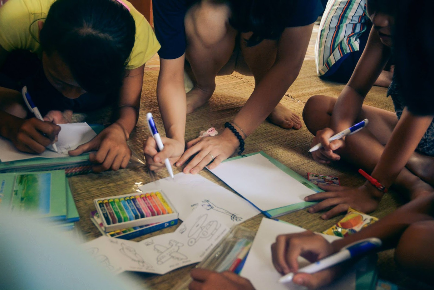 Hoạt động hỗ trợ, giúp đỡ các trẻ em kém may mắn của dự án Cozy Village trong năm 2014. Hoạt động hỗ trợ, giúp đỡ các trẻ em kém may mắn của dự án Cozy Village trong năm 2014.