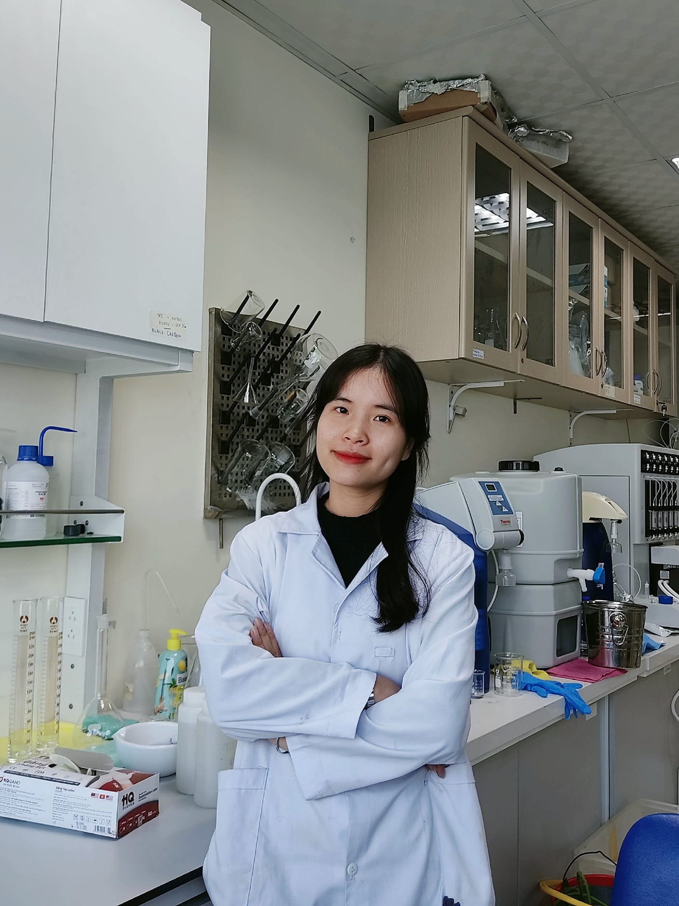 Thảo tại phòng thí nghiệm nơi cô làm việc. Thảo tại phòng thí nghiệm nơi cô làm việc.