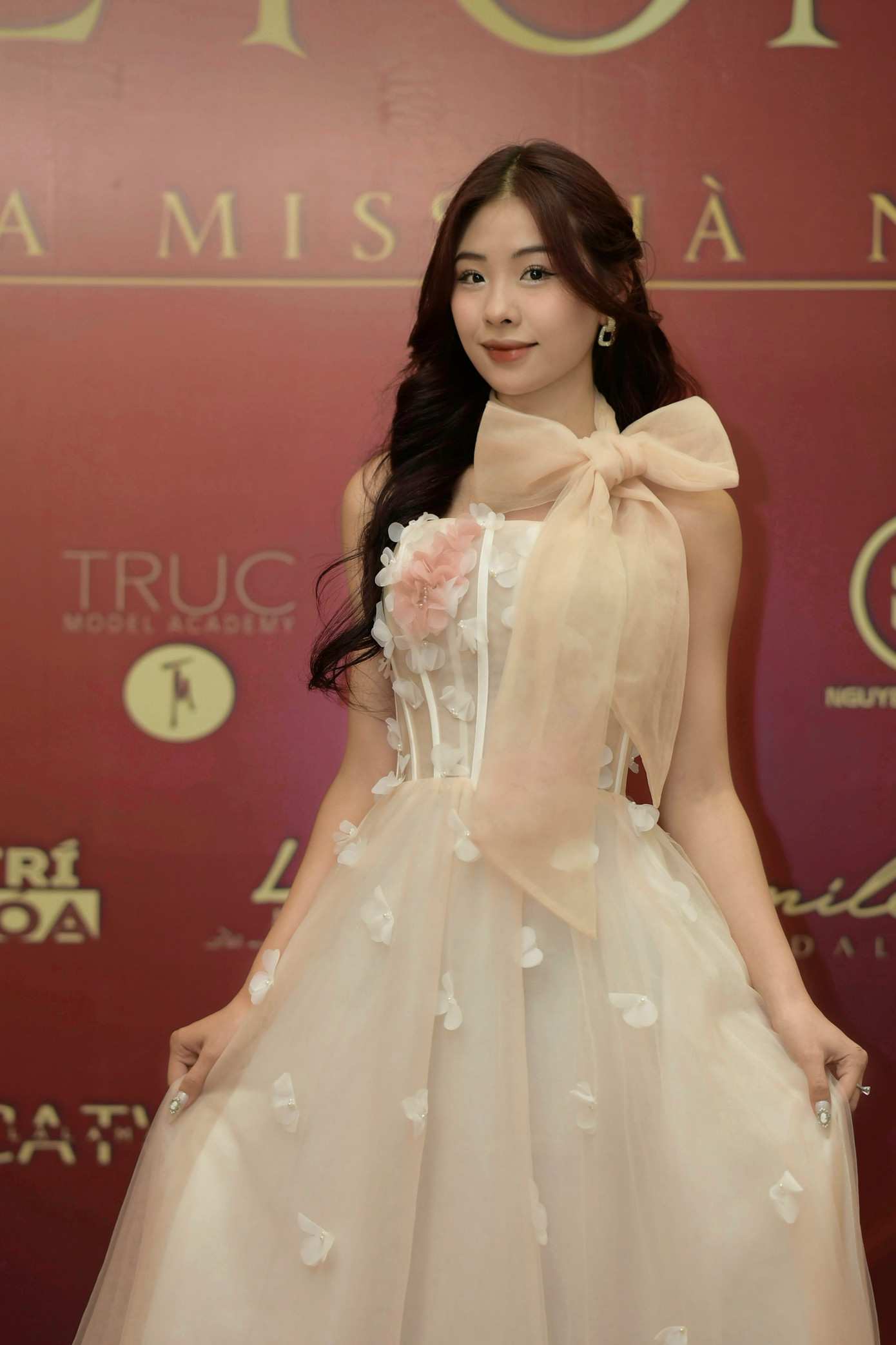 Ngoại hình ngọt ngào, dễ mến thu hút mọi ánh nhìn và giúp Vân Anh ghi điểm trong mắt mọi người.