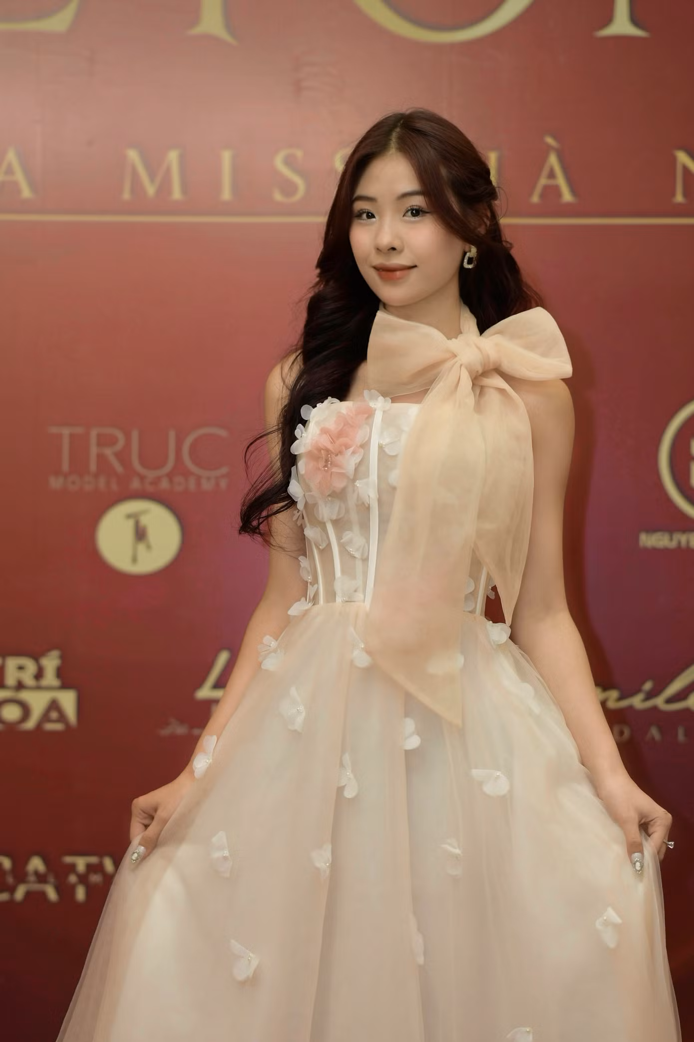 Ngoại hình ngọt ngào, dễ mến thu hút mọi ánh nhìn và giúp Vân Anh ghi điểm trong mắt mọi người.