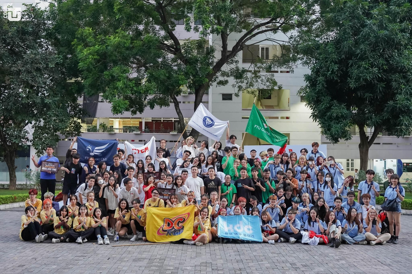Trang cùng các bạn tham gia sự kiện Unique On - Ngày hội CLB Sở thích. Trang cùng các bạn tham gia sự kiện Unique On - Ngày hội CLB Sở thích.