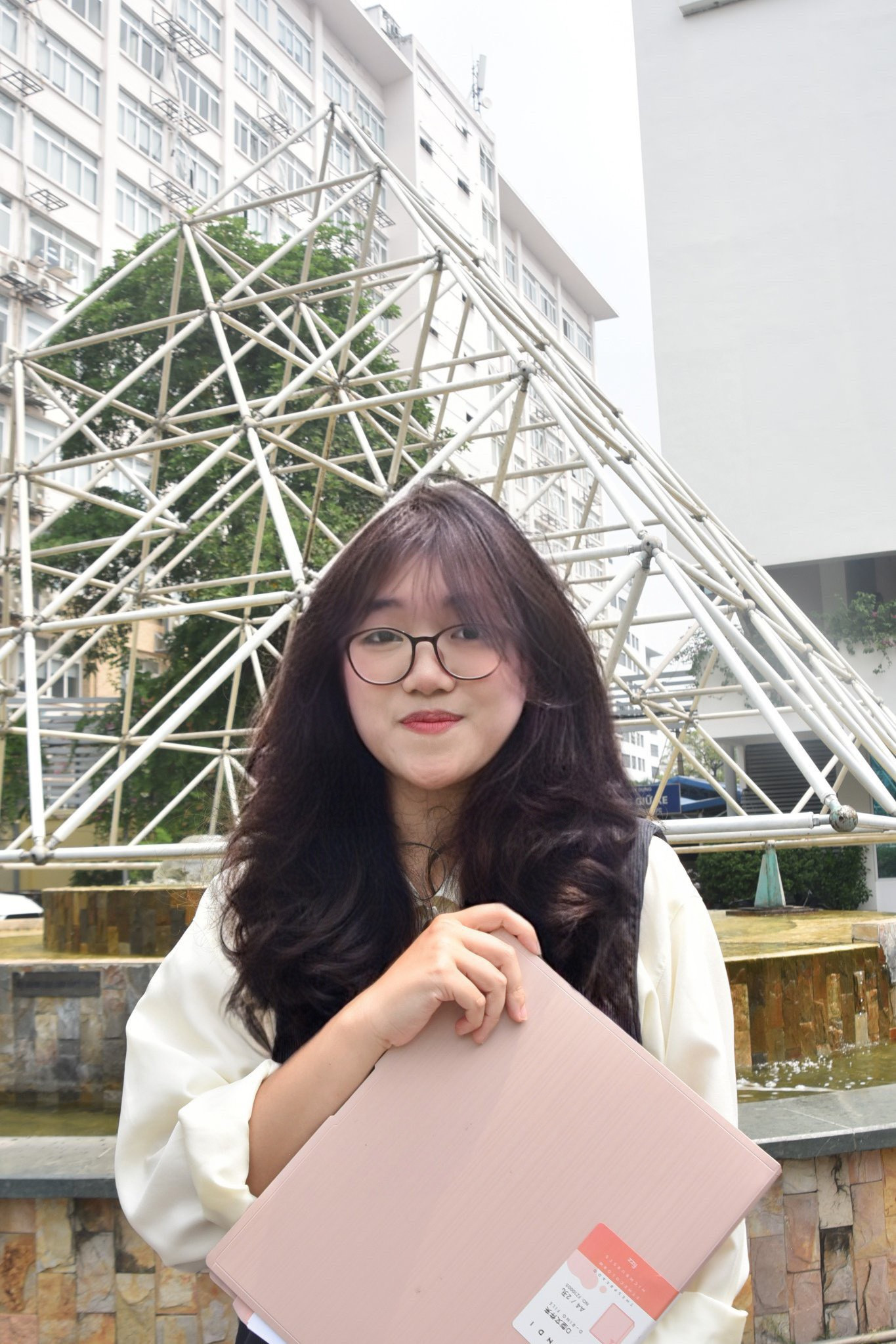 Lê Hà Phương - sinh viên năm cuối trường Đại học Xây Dựng Hà Nội, khoa Kỹ Thuật Môi Trường, bộ môn Kỹ Thuật Nước – Môi Trường Nước.