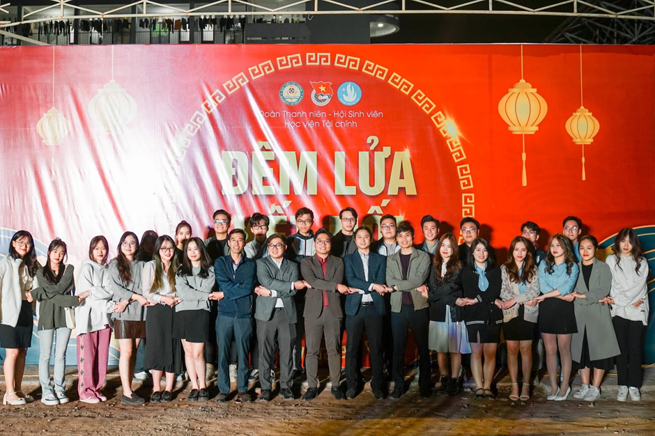 Chương trình “Đêm lửa kết nối” cán bộ Đoàn - Hội Học viện Tài chính. Chương trình “Đêm lửa kết nối” cán bộ Đoàn - Hội Học viện Tài chính.