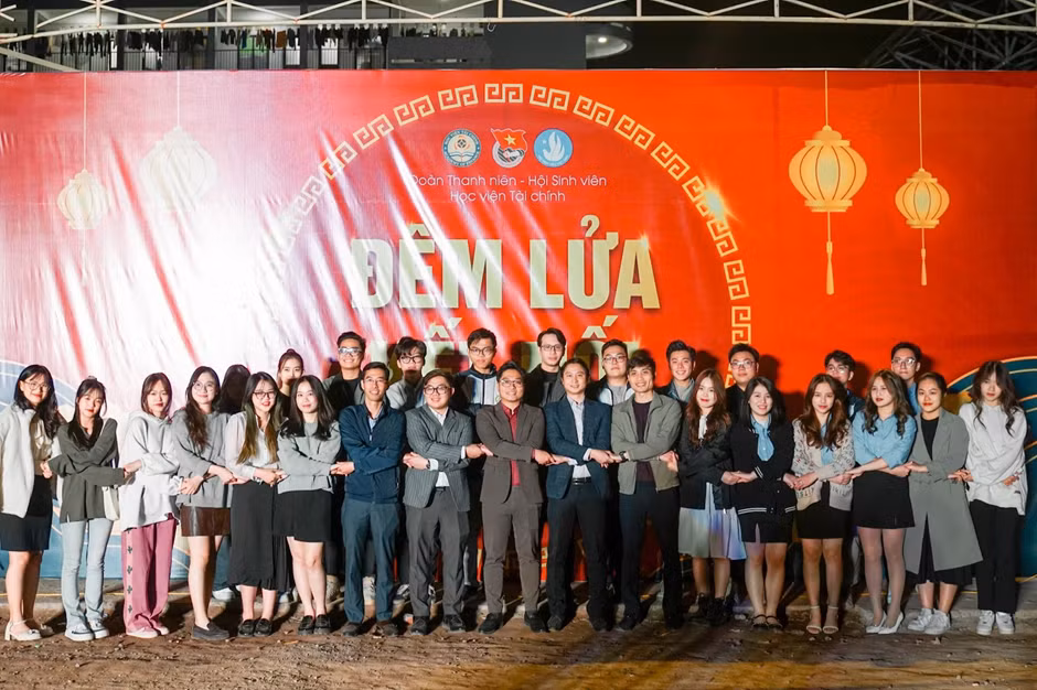 Chương trình “Đêm lửa kết nối” cán bộ Đoàn - Hội Học viện Tài chính.