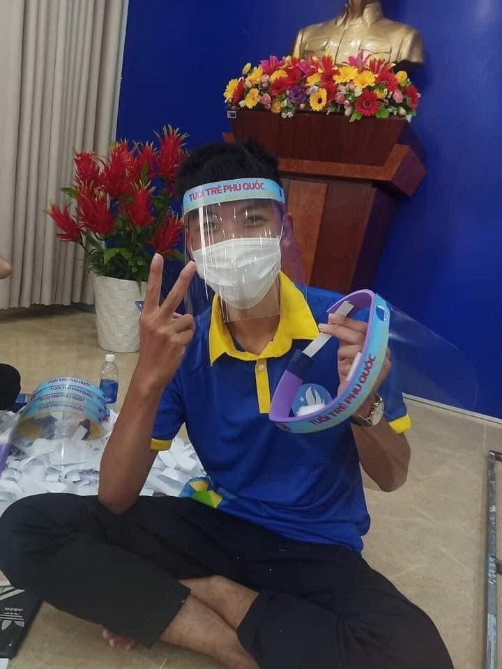 Tham gia hỗ trợ các công tác phòng chống dịch Covid-19 tại địa phương.