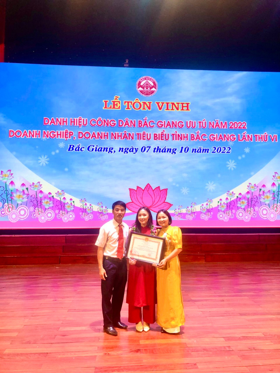 Thanh Huyền được nhận danh hiệu công dân ưu tú tỉnh Bắc Giang.