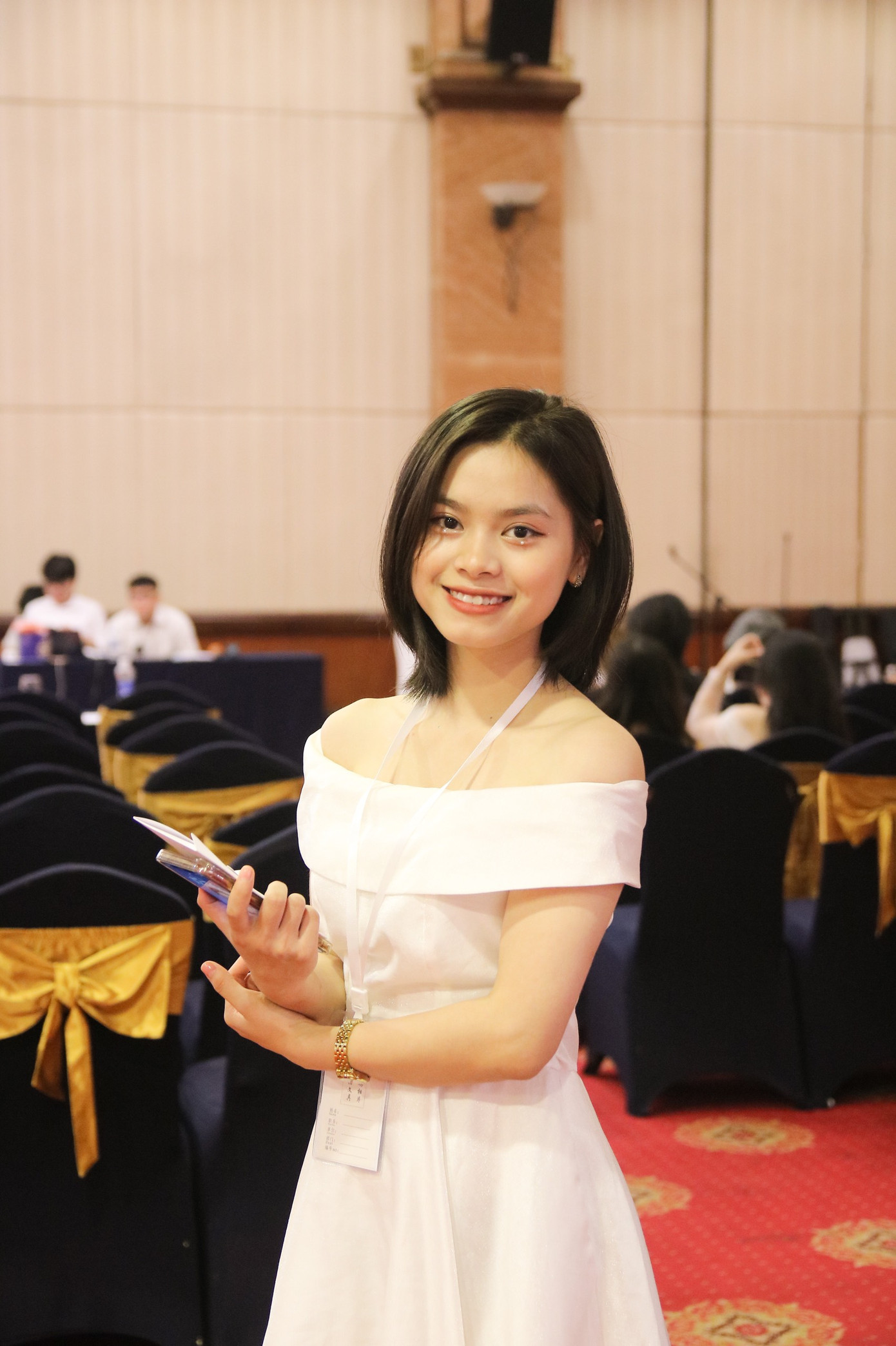 Phương Uyên (sinh năm 2003) là sinh viên năm nhất của Khoa Quốc tế học, Trường Đại học Hà Nội.